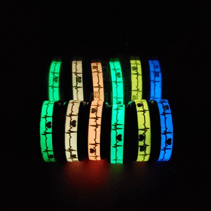 Anillos luminosos con forma de corazón de amor a la moda, anillos fluorescentes con latidos del corazón de acero de titanio y ECG para adolescentes, regalos para niños y niñas