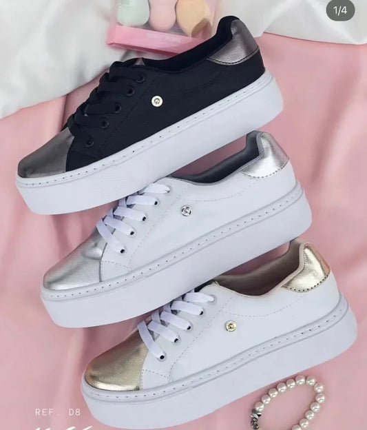 Zapatillas vulcanizadas de cuero blanco con remaches transpirables y cordones moda mujer